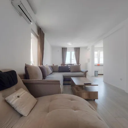 Family Three Bedroom Brando Διαμέρισμα Μπούντβα